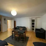 Spacious 2 Bedroom Apartment Near The Spire