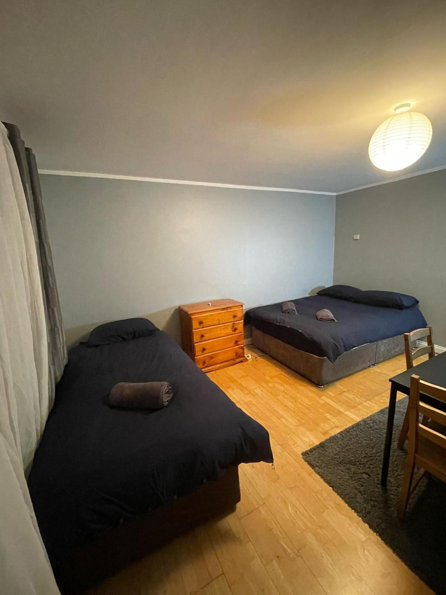 Spacious 2 Bedroom Near The Spire